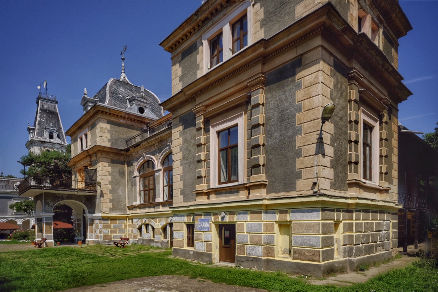 Castelul Csernovics-Karolyi din Macea